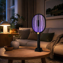 Elektrisk myggsmällare med stativ och nattlampa