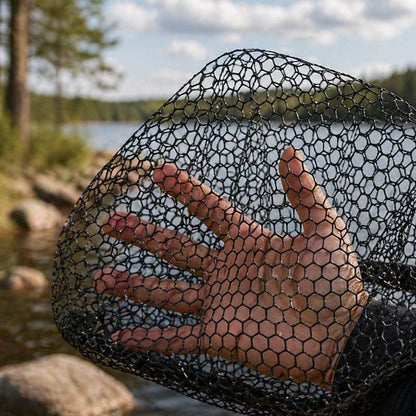 Kompakt fiskehåv med krokvänligt nät